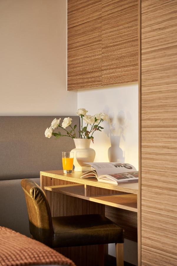 Oakwood Hotel & Apartments Saigon Ho Chi Minh City Exterior photo